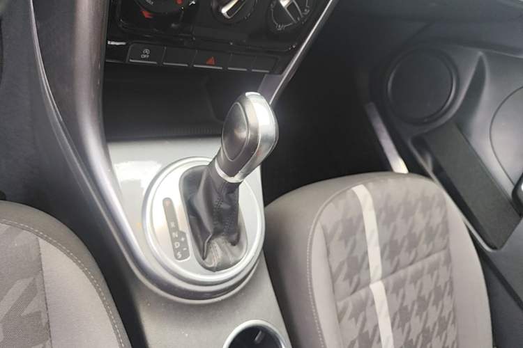 Used Volkswagen Beetle 2017 180TSI Yile Edition Gear Lever