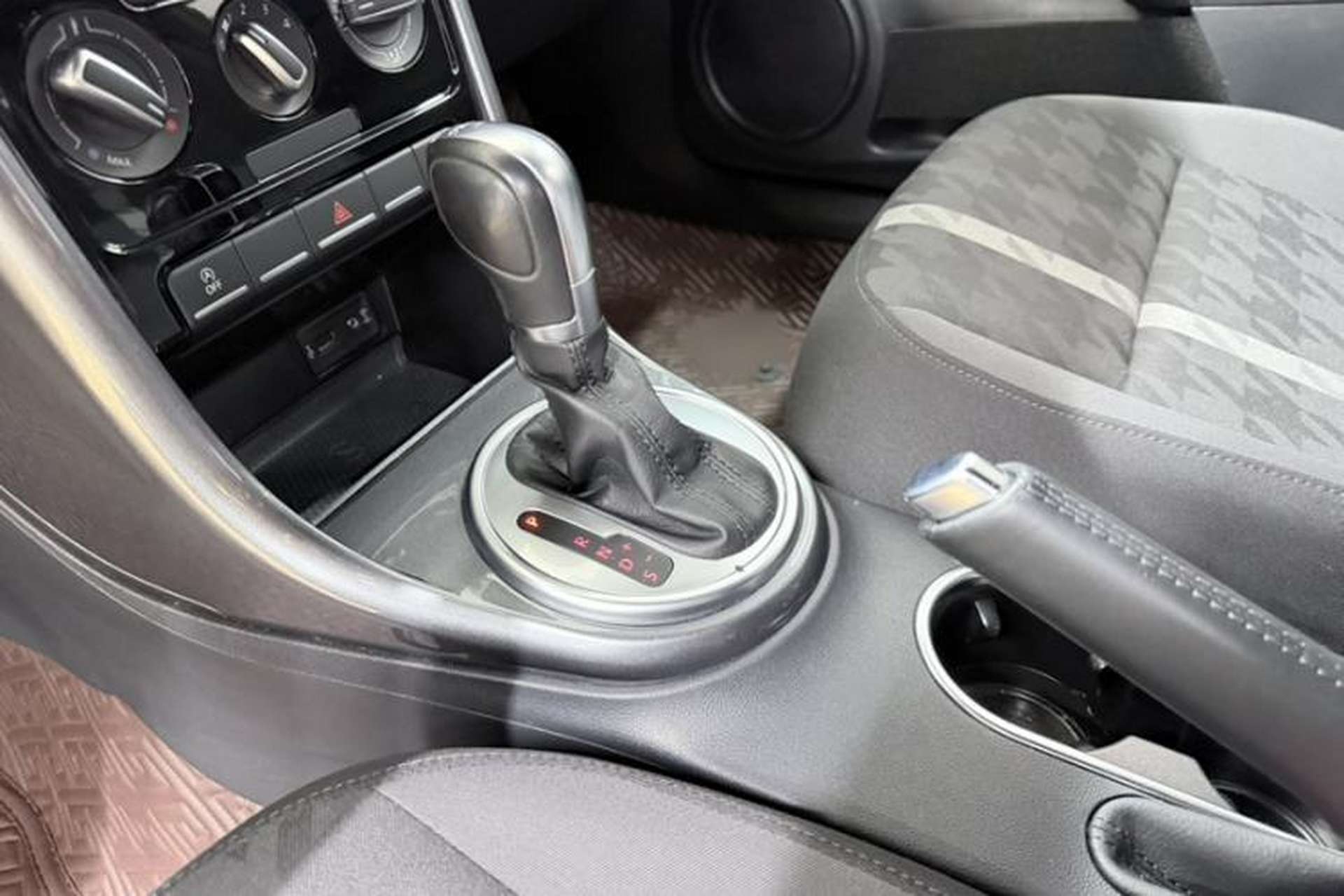 Used Volkswagen Beetle 2017 180TSI Yile Edition Gear Lever