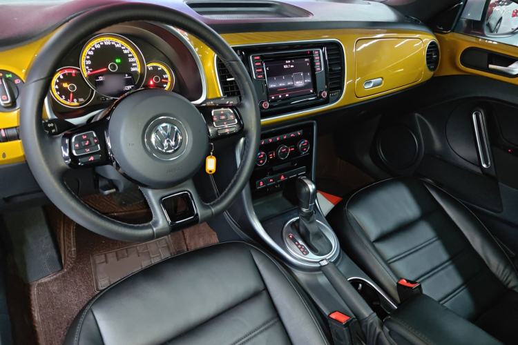 Used Volkswagen Beetle 2017 280TSI Dune Off-Road Edition Center Console