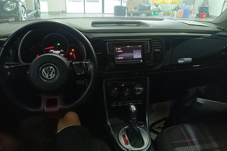 Used Volkswagen Beetle 2017 180TSI Pink Beauty Edition Center Console