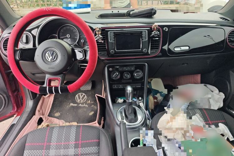 Used Volkswagen Beetle 2017 180TSI Pink Beauty Edition Center Console