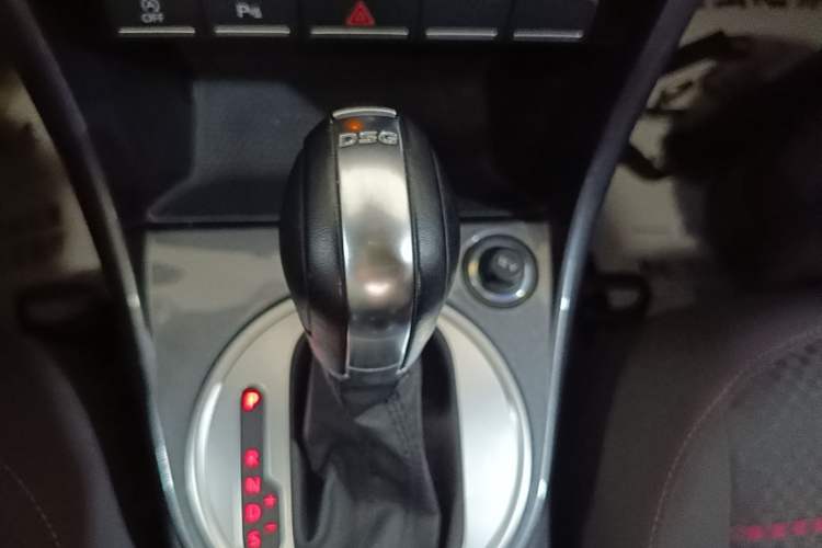 Used Volkswagen Beetle 2017 180TSI Pink Beauty Edition Gear Lever