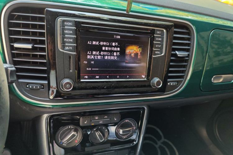 Used Volkswagen Beetle 2017 180TSI Emerald Classic Edition Audio And AC Panel
