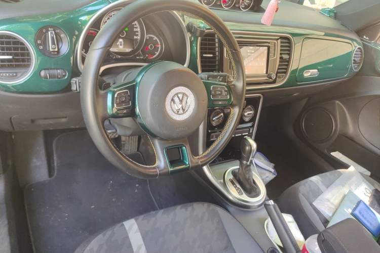 Used Volkswagen Beetle 2017 180TSI Emerald Classic Edition Center Console