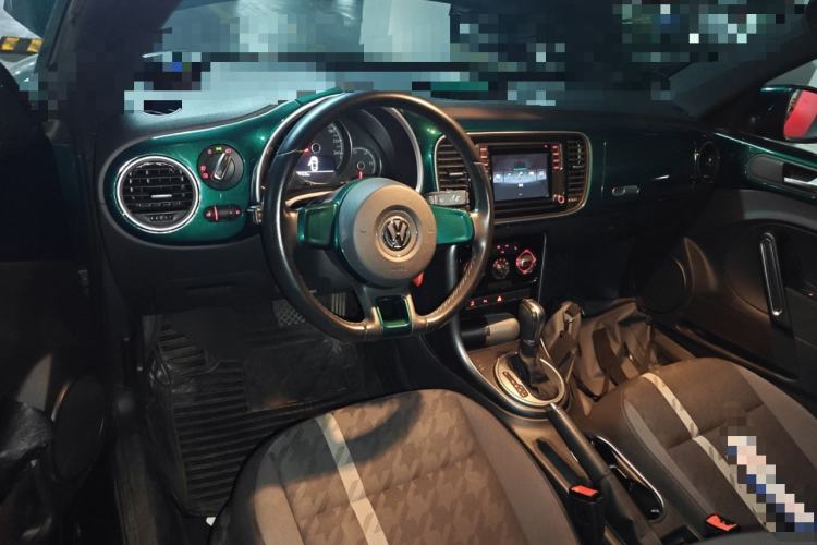 Used Volkswagen Beetle 2017 180TSI Emerald Classic Edition Center Console