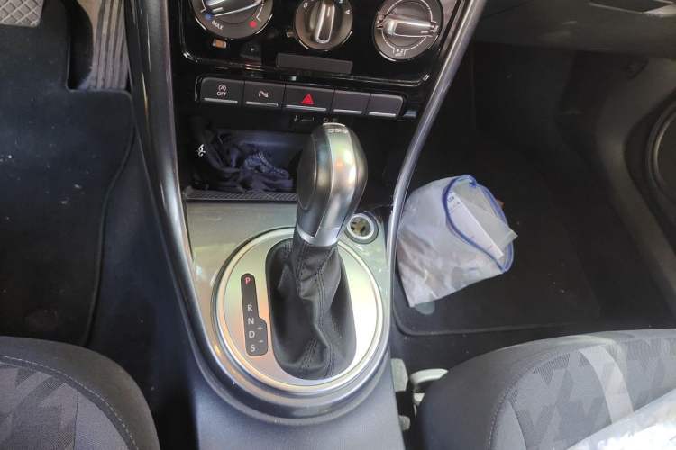 Used Volkswagen Beetle 2017 180TSI Emerald Classic Edition Gear Lever
