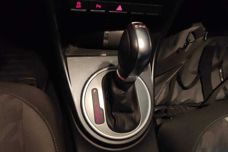 Used Volkswagen Beetle 2017 180TSI Emerald Classic Edition Gear Lever