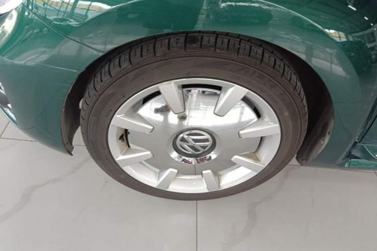 Used Volkswagen Beetle 2017 180TSI Emerald Classic Edition Left Front Wheel Hub