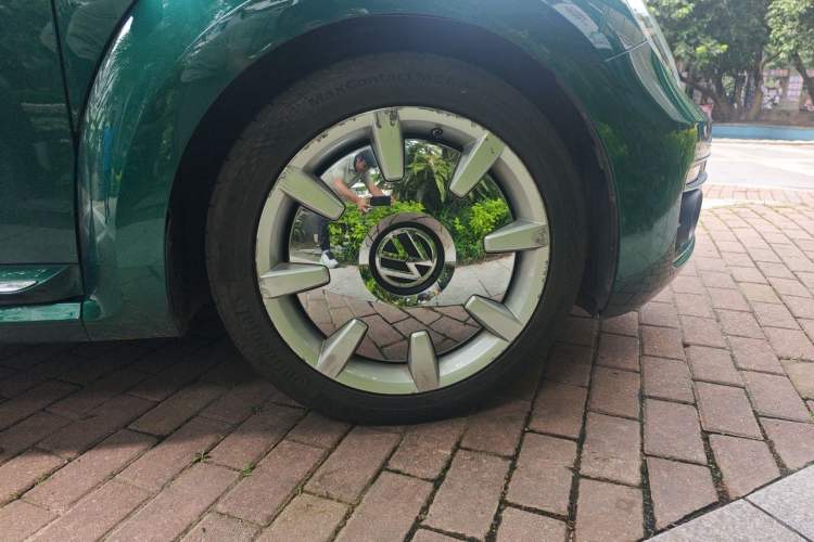 Used Volkswagen Beetle 2017 180TSI Emerald Classic Edition Right Front Wheel Hub