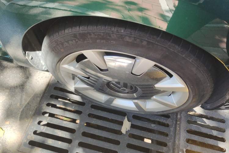 Used Volkswagen Beetle 2017 180TSI Emerald Classic Edition Right Front Wheel Hub
