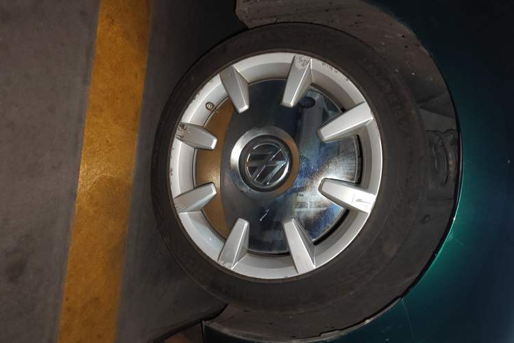Used Volkswagen Beetle 2017 180TSI Emerald Classic Edition Right Front Wheel Hub