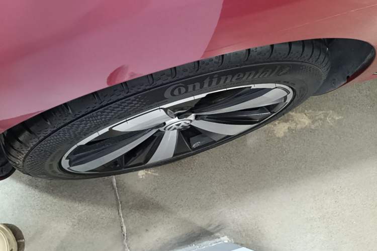 Used Volkswagen Beetle 2017 180TSI Pink Beauty Edition Left Front Wheel Hub