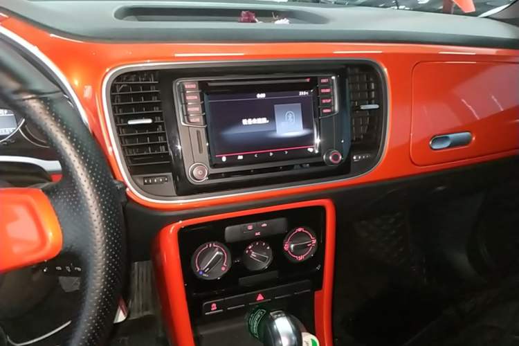 Used Volkswagen Beetle 2017 180TSI Yile Edition Audio And AC Panel