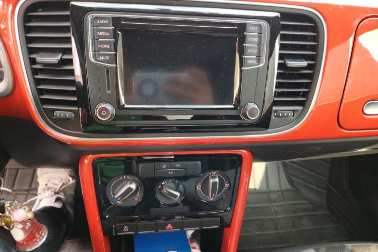 Used Volkswagen Beetle 2017 180TSI Yile Edition Audio And AC Panel