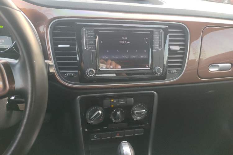 Used Volkswagen Beetle 2017 180TSI Yile Edition Audio And AC Panel