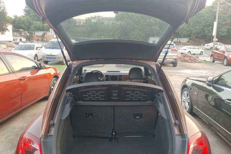 Used Volkswagen Beetle 2017 180TSI Yile Edition Trunk