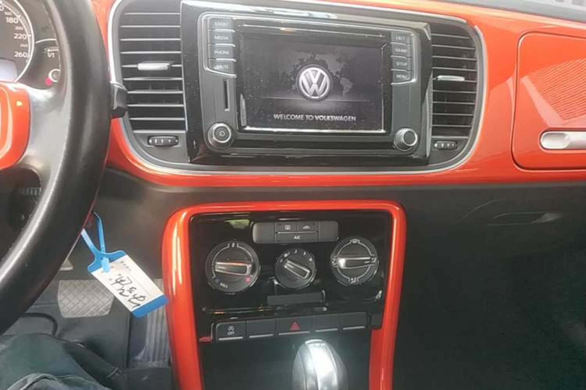 Used Volkswagen Beetle 2017 180TSI Yile Edition Audio And AC Panel