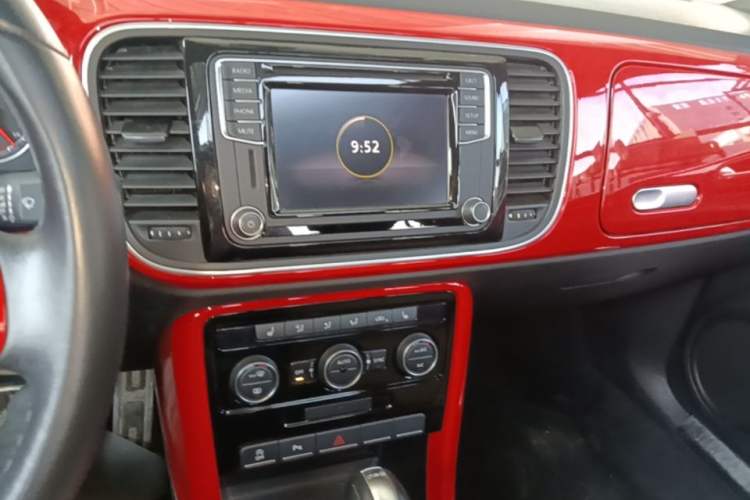 Used Volkswagen Beetle 2017 280TSI Zongle Edition Audio And AC Panel