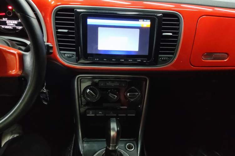 Used Volkswagen Beetle 2017 180TSI Shangle Edition Audio And AC Panel