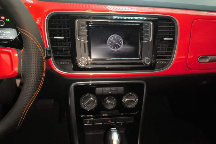 Used Volkswagen Beetle 2017 180TSI Yile Edition Audio And AC Panel