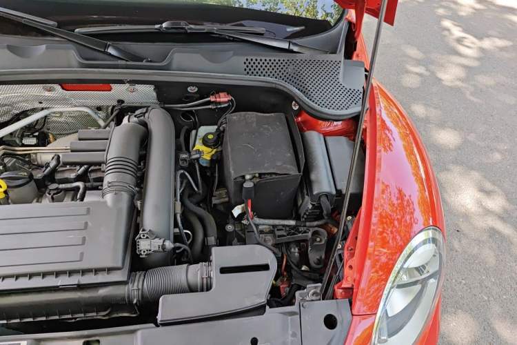 Used Volkswagen Beetle 2017 180TSI Yile Edition Engine Bay Left