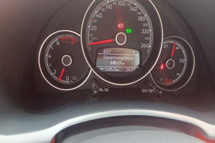 Used Volkswagen Beetle 2017 180TSI Yile Edition Odometer Close Up