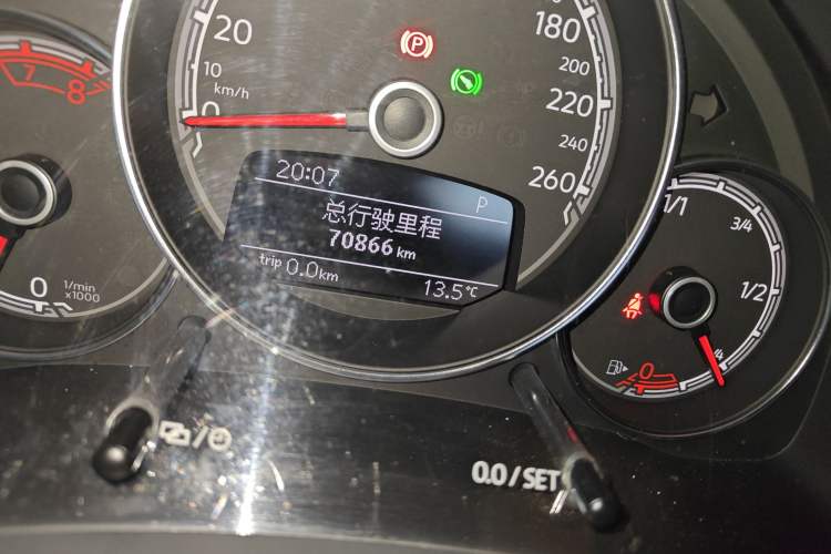 Used Volkswagen Beetle 2017 180TSI Yile Edition Odometer Close Up