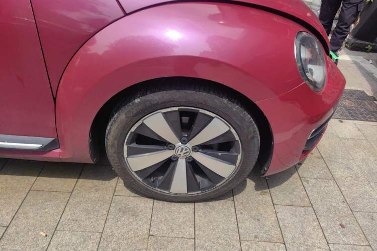 Used Volkswagen Beetle 2017 180TSI Pink Beauty Edition Right Front Wheel Hub