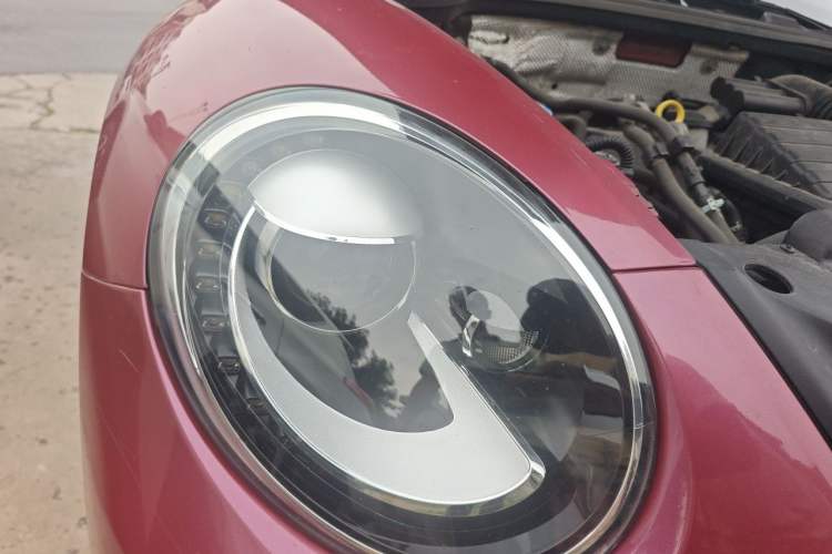 Used Volkswagen Beetle 2017 180TSI Pink Beauty Edition Right Front Headlight