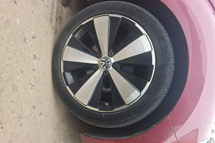 Used Volkswagen Beetle 2017 180TSI Pink Beauty Edition Right Front Wheel Hub
