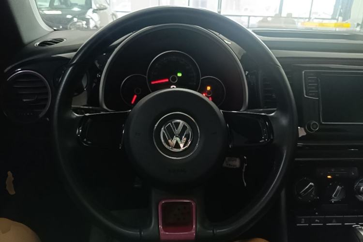Used Volkswagen Beetle 2017 180TSI Pink Beauty Edition Steering Wheel