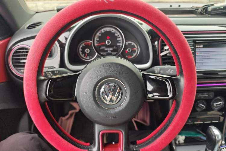 Used Volkswagen Beetle 2017 180TSI Pink Beauty Edition Steering Wheel