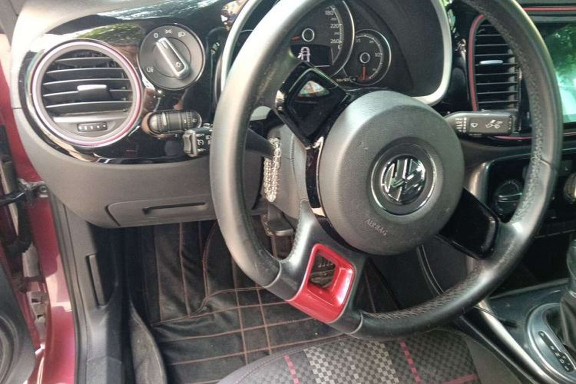 Used Volkswagen Beetle 2017 180TSI Pink Beauty Edition Steering Wheel