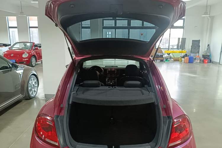 Used Volkswagen Beetle 2017 180TSI Pink Beauty Edition Trunk