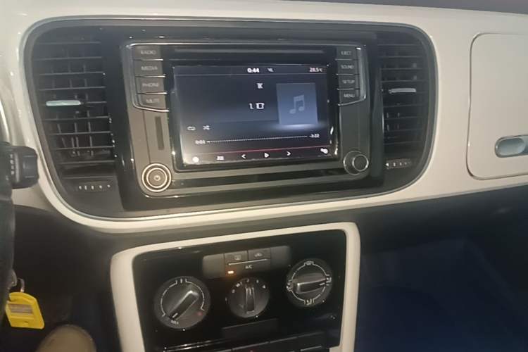 Used Volkswagen Beetle 2017 180TSI Yile Edition Audio And AC Panel