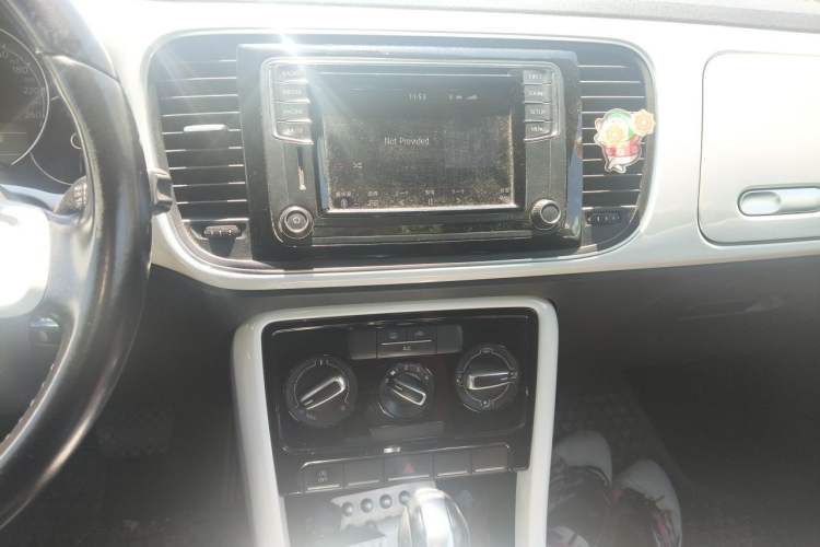 Used Volkswagen Beetle 2017 180TSI Yile Edition Audio And AC Panel
