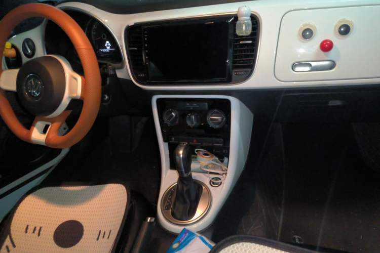Used Volkswagen Beetle 2017 180TSI Yile Edition Audio And AC Panel