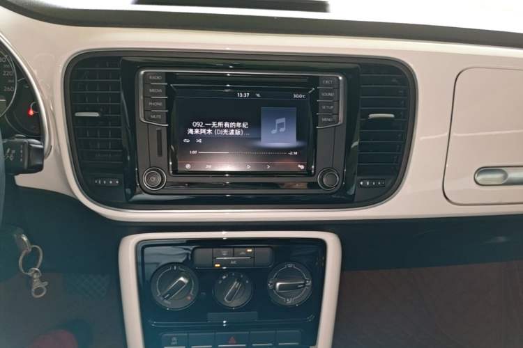 Used Volkswagen Beetle 2017 180TSI Yile Edition Audio And AC Panel