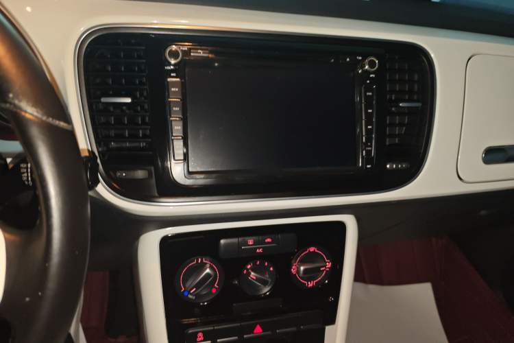 Used Volkswagen Beetle 2017 180TSI Yile Edition Audio And AC Panel
