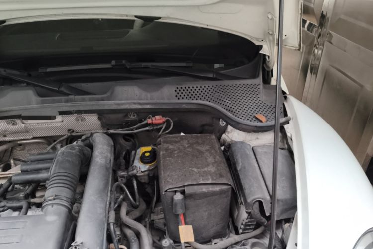 Used Volkswagen Beetle 2017 180TSI Yile Edition Engine Bay Left