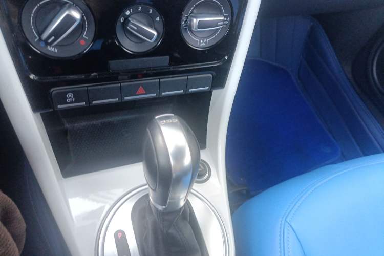 Used Volkswagen Beetle 2017 180TSI Yile Edition Gear Lever