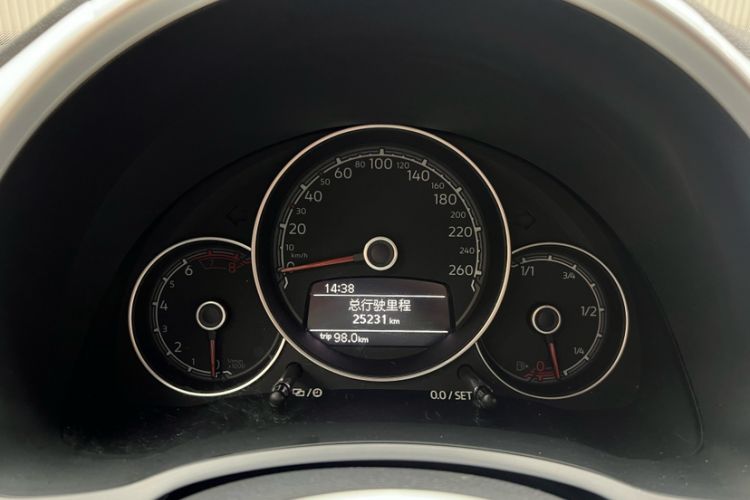 Used Volkswagen Beetle 2017 180TSI Yile Edition Odometer Close Up