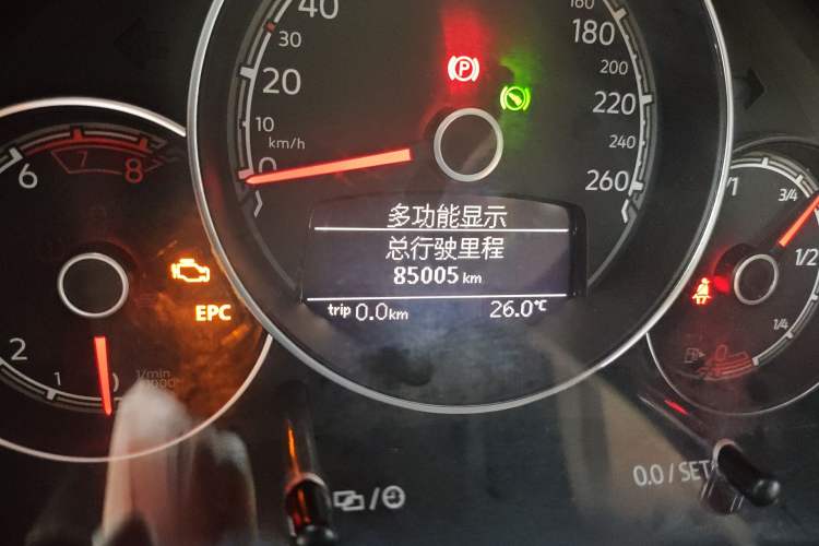 Used Volkswagen Beetle 2017 180TSI Yile Edition Odometer Close Up
