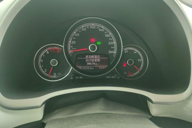 Used Volkswagen Beetle 2017 180TSI Yile Edition Odometer Close Up