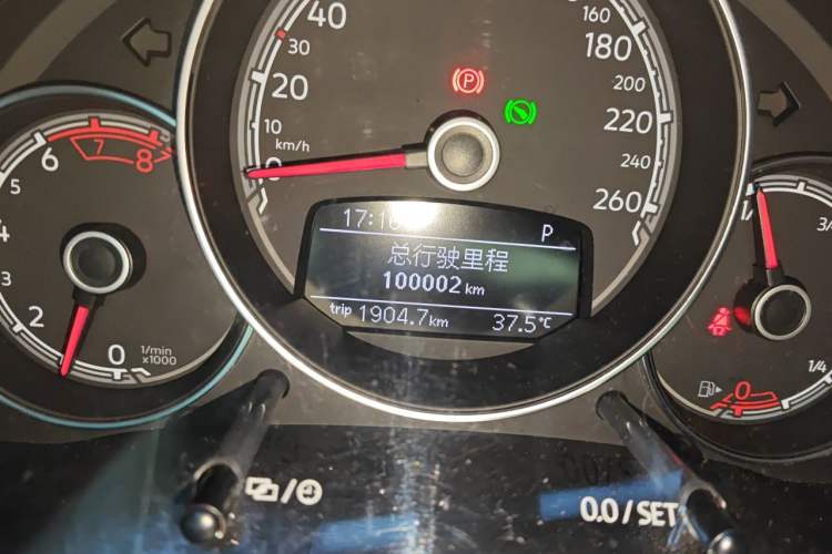 Used Volkswagen Beetle 2017 180TSI Yile Edition Odometer Close Up