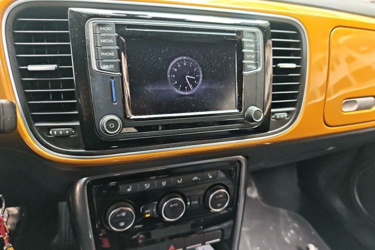 Used Volkswagen Beetle 2017 280TSI Dune Off-Road Edition Audio And AC Panel