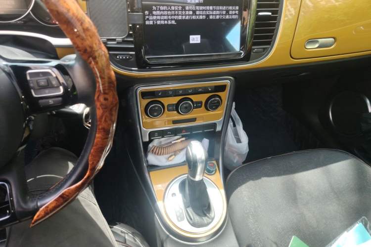 Used Volkswagen Beetle 2017 280TSI Dune Off-Road Edition Audio And AC Panel