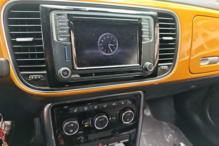 Used Volkswagen Beetle 2017 280TSI Dune Off-Road Edition Audio And AC Panel