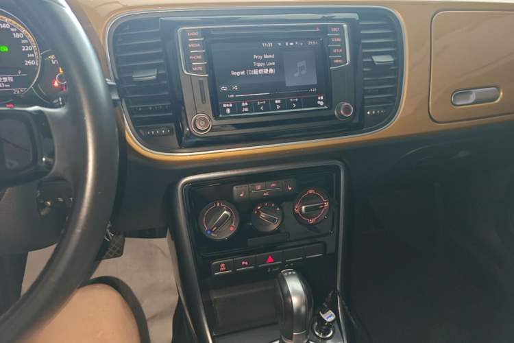 Used Volkswagen Beetle 2017 180TSI Dune Off-Road Edition Audio And AC Panel