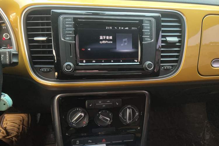 Used Volkswagen Beetle 2017 180TSI Dune Off-Road Edition Audio And AC Panel